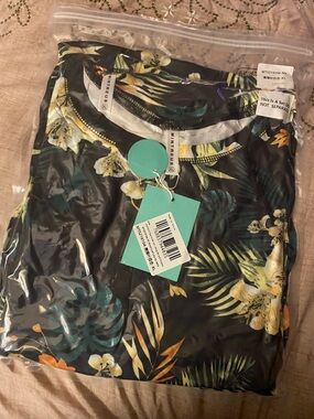 MintRUE Tropical Floral Tunic Top - Black & Green
